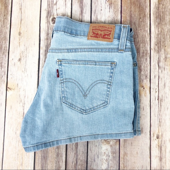 Levi's Pants - LEVI’S light washed jean shorts